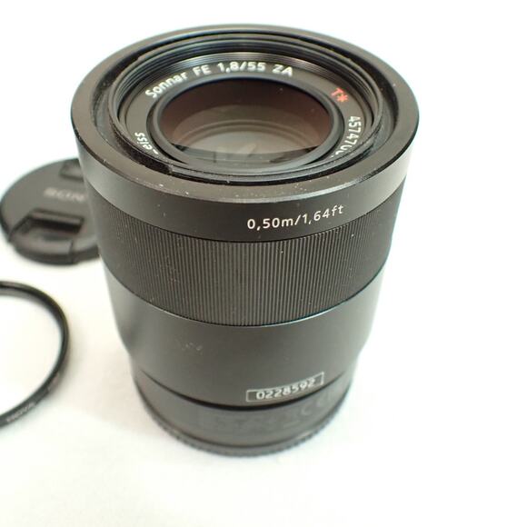 Sony SEL55F18Z Zeiss Sonnar FE 55mm f/1.8 Lens w/Hoya HD2 Filter, Hood, 2 Caps - Picture 7 of 15